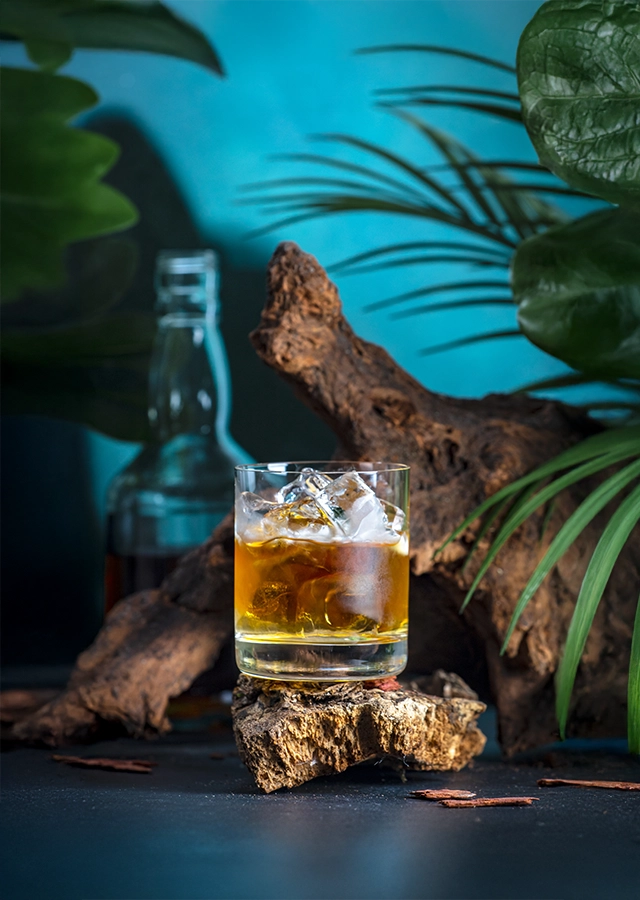 whisky-ontherock-alcohol-vaso